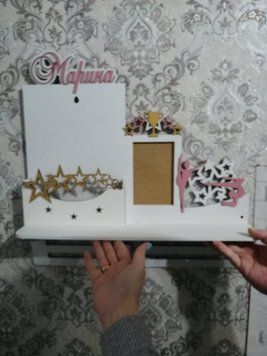 Медальниця гімнастика Марина з карманом для грамот і дипломів з поличкою для кубків і фоторамкою 50смх35см біла (Medalnutsa-0602-500) 0702Medalnitsa_gimnastica_1200_31 фото