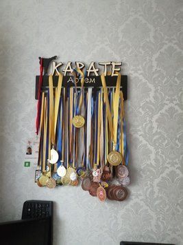 Медальниця карате Артем 50смх35см чорна (Medalnutsa-0602-552) 0702Medalnitsa_karate_790_16 фото