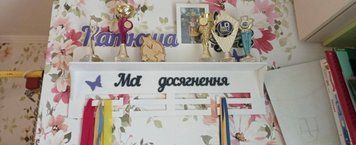 Медальниця без виду спорту Катюша з поличкою і фоторамкою 50смх35см біла (Medalnutsa-0602-37) doub_0702Medalnitsa_bezvida_920_11 фото