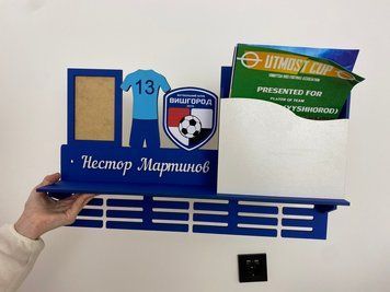 Медальниця футбол Нестор з карманом для грамот і дипломів з поличкою для кубків і фоторамкою 50смх35см синя (Medalnutsa-0602-376) doub_0702Medalnitsa_football_1200_29 фото