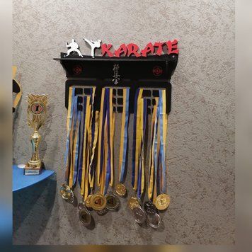 Підставка для медалей карате індивідуальна 50смх35см чорна (Medalnutsa-0602-602) 0702Medalnitsa_karate_920_47 фото