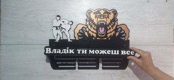 Медальниця дзюдо, боротьба Владік з поличкою і фоторамкою 50смх35см чорна (Medalnutsa-0602-193) doub_0702Medalnitsa_djudo_920_10 фото