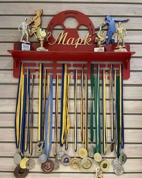 Підставка для медалей футбол Марк 50смх35см червона (Medalnutsa-0602-325) doub_0702Medalnitsa_football_920_74 фото