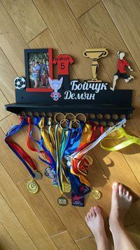 Поличка для медалей і нагород футбол Дем&rsquo;ян 50смх35см чорна (Medalnutsa-0602-331) doub_0702Medalnitsa_football_920_80 фото
