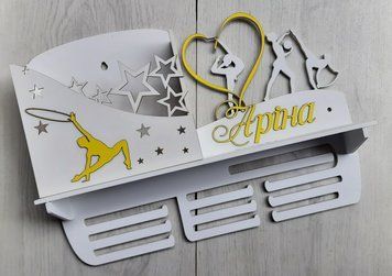 Медальниця гімнастика Аріна з карманом для грамот і дипломів з поличкою для кубків і фоторамкою 50смх35см біла (Medalnutsa-0602-483) 0702Medalnitsa_gimnastica_1200_14 фото