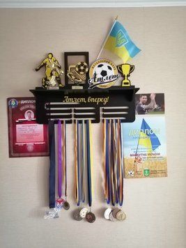 Підставка для медалей футбол атлет 50смх35см чорна (Medalnutsa-0602-336) 0702Medalnitsa_football_920_85 фото