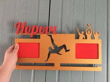 Медальница футбол, именная с полкой, деревянная, держатель для медалей, медальницы 3910204548_medalnitsa-futbol-imennaya фото