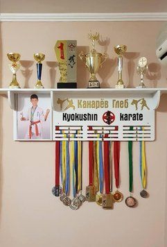 Медальниця карате, тейквондо, айкідо, іменна з поличкою, дерев'яна, тримач для медалей, медальниці 2784784401_medalnitsa-karate-tejkvondoї фото